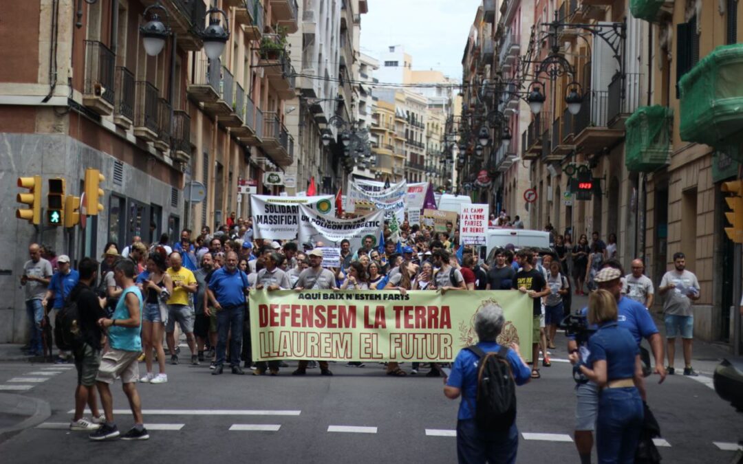 Més de 4.000 persones es manifesten contra el Hard Rock a Tarragona